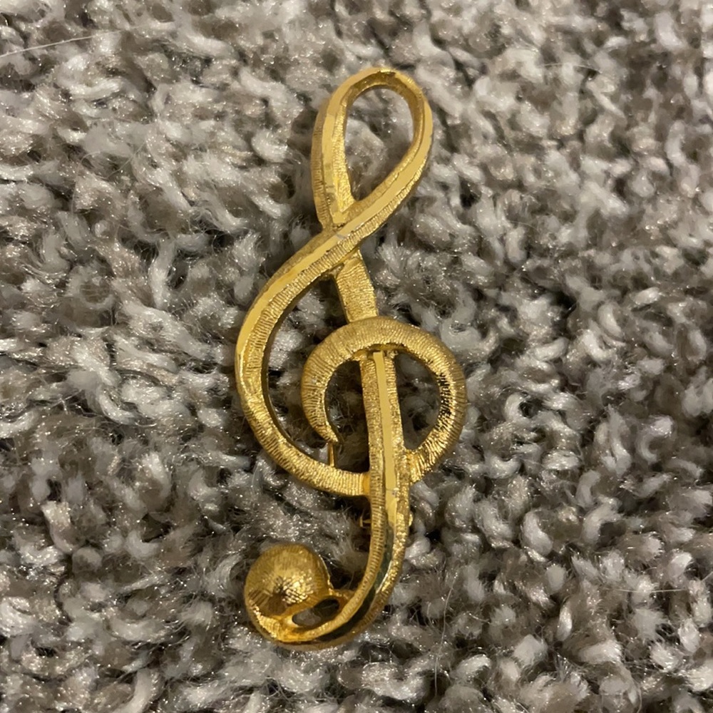 Gold Treble Clef Brooch